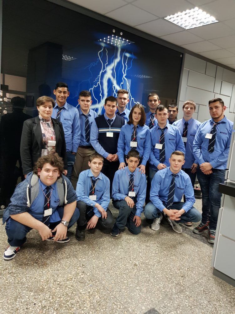 Бъдещите електротехници от ПГМЕТ “Ген. Ив. Бъчваров” са сред ТОП изобретателите у нас