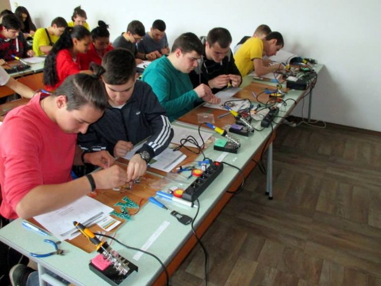 Трето индивидуално и отборно място за учениците от ПГМЕТ в “Мога и зная как”