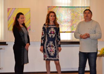 Малки художници подредиха изложба в подкрепа на пеперудените деца