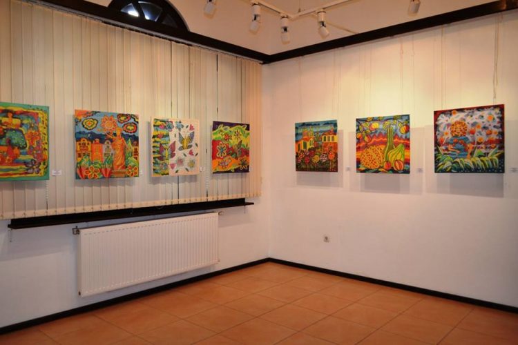 Малки художници подредиха изложба в подкрепа на пеперудените деца