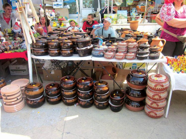 Близо 100 търговци на керамика идват на Разпети петък в Севлиево