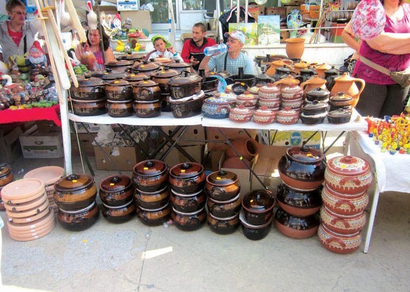 Близо 100 търговци на керамика идват на Разпети петък в Севлиево