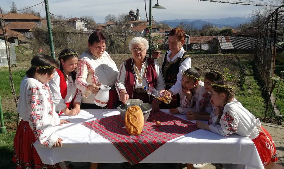 Лазарки наричаха за здраве и берекет в Сенник