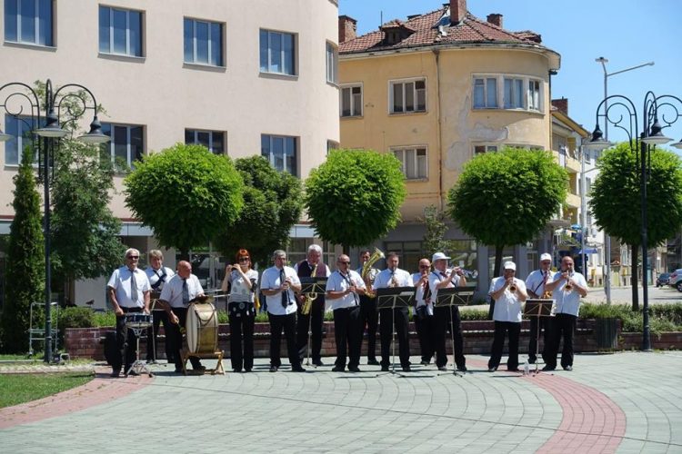 Джаз вечер с оркестър “Севлиево” събира меломаните на площад “Свобода”