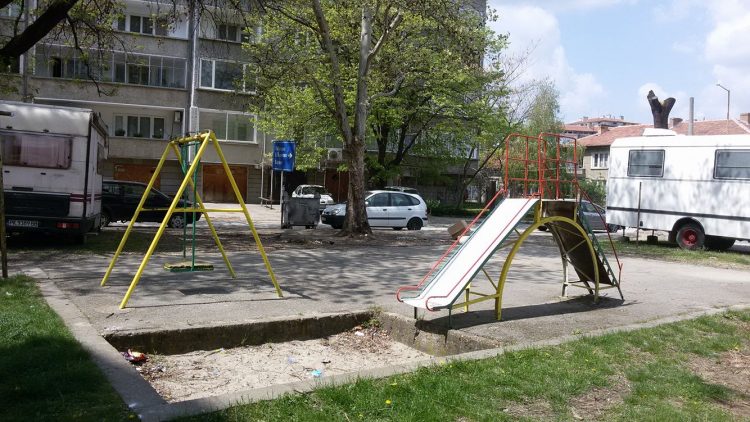 Обновяват детска площадка и двора на детската градина в Душево с пари от ПУДООС