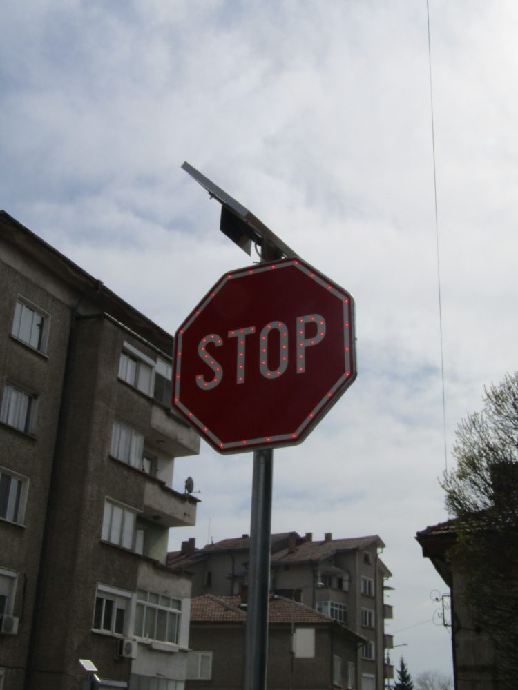 Д-р Иванов: “Светещите знаци STOP са стъпка за намаляване на ПТП-тата на кръстовището между ул.“Опълченска” и ул.”Росица”