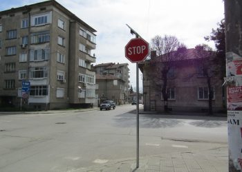 Д-р Иванов: “Светещите знаци STOP са стъпка за намаляване на ПТП-тата на кръстовището между ул.“Опълченска” и ул.”Росица”