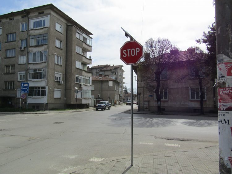 Д-р Иванов: “Светещите знаци STOP са стъпка за намаляване на ПТП-тата на кръстовището между ул.“Опълченска” и ул.”Росица”