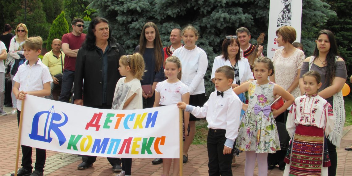 Навръх 24 май отличиха изявени ученици и учители