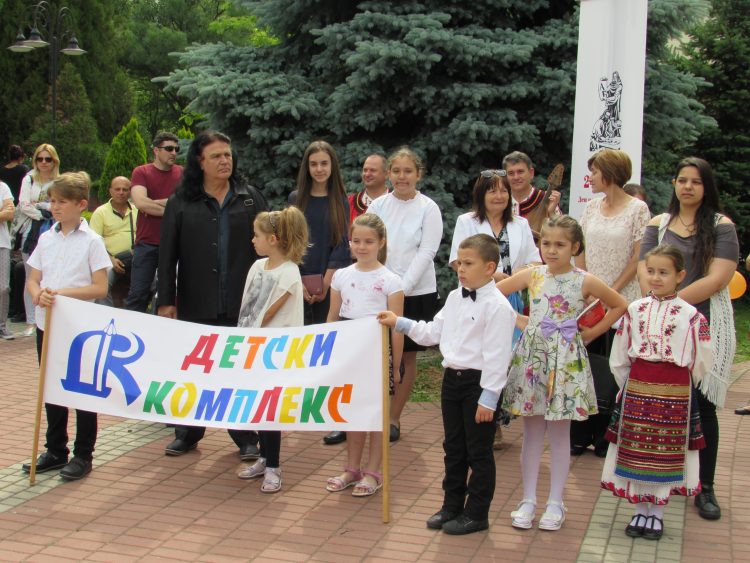 Навръх 24 май отличиха изявени ученици и учители