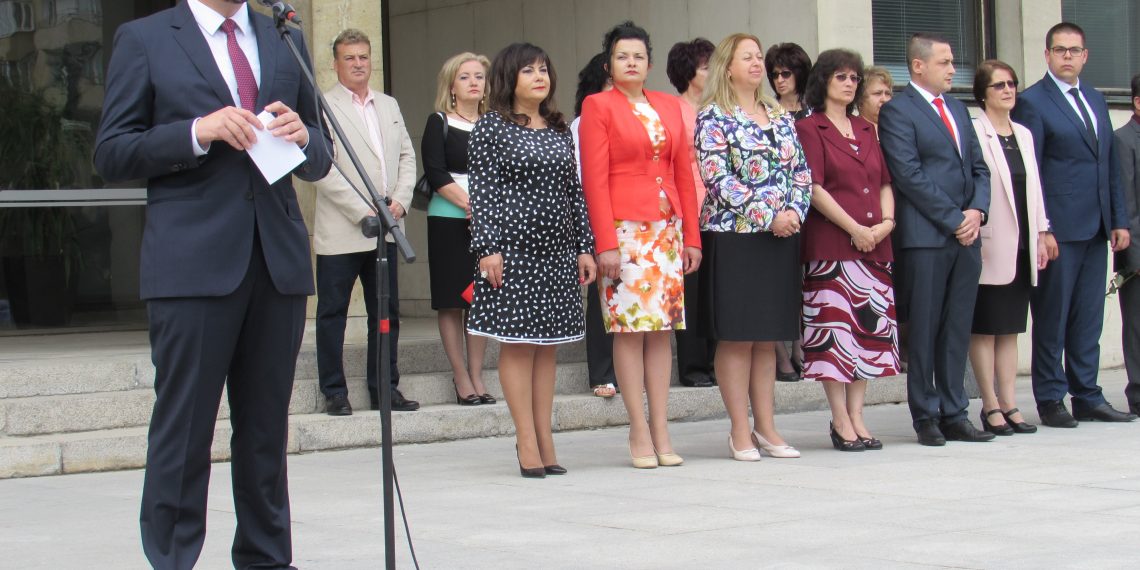 Навръх 24 май отличиха изявени ученици и учители