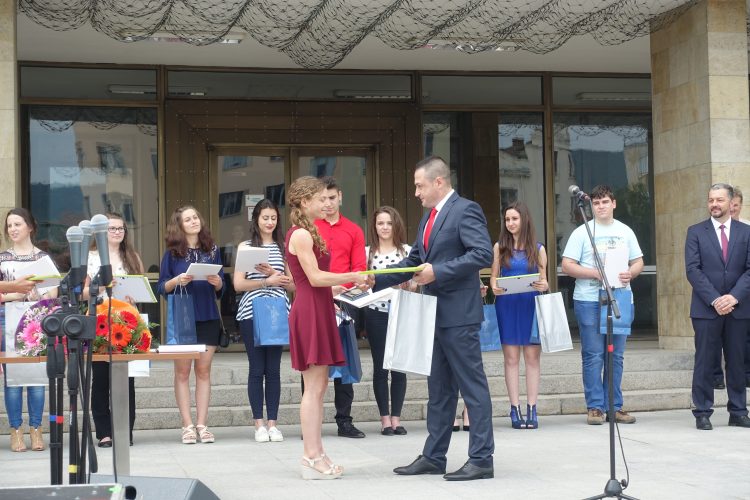 Бизнессдружение “Севлиево 21 век” връчи годишните си отличия на зрелостниците-отличници