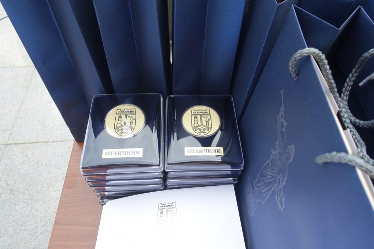 Навръх 24 май отличиха изявени ученици и учители