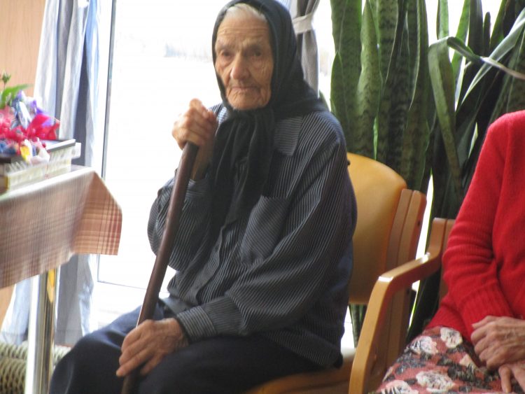 На 100 години стана баба Ивана от Добромирка