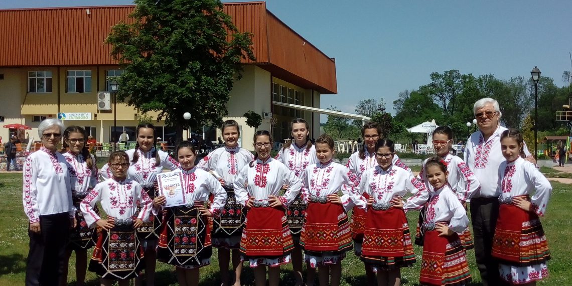 С автентичен фолклор певците от ОУ “Ст. Пешев” спечелиха първа награда от фестивал “Янко Петров”