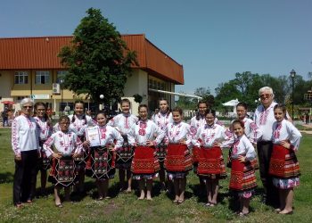 С автентичен фолклор певците от ОУ “Ст. Пешев” спечелиха първа награда от фестивал “Янко Петров”