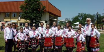 С автентичен фолклор певците от ОУ “Ст. Пешев” спечелиха първа награда от фестивал “Янко Петров”