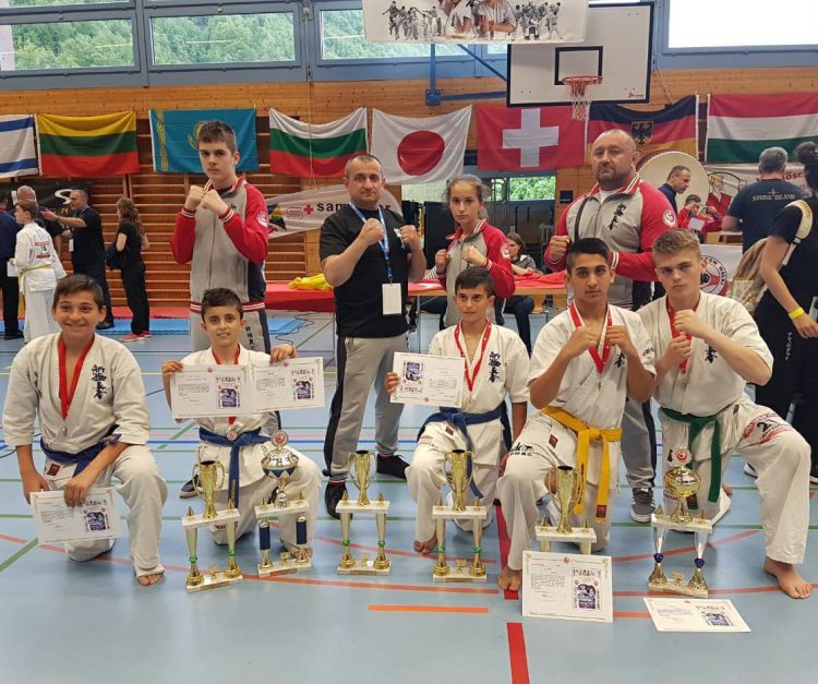 Каратистите триумфираха в Швейцария с медали и купа за най-техничен състезател