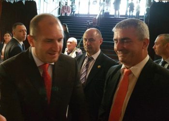 Президентът Радев с покана за визита в Севлиево от председателя на читалище “Развитие”