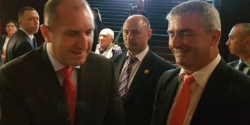 Президентът Радев с покана за визита в Севлиево от председателя на читалище “Развитие”