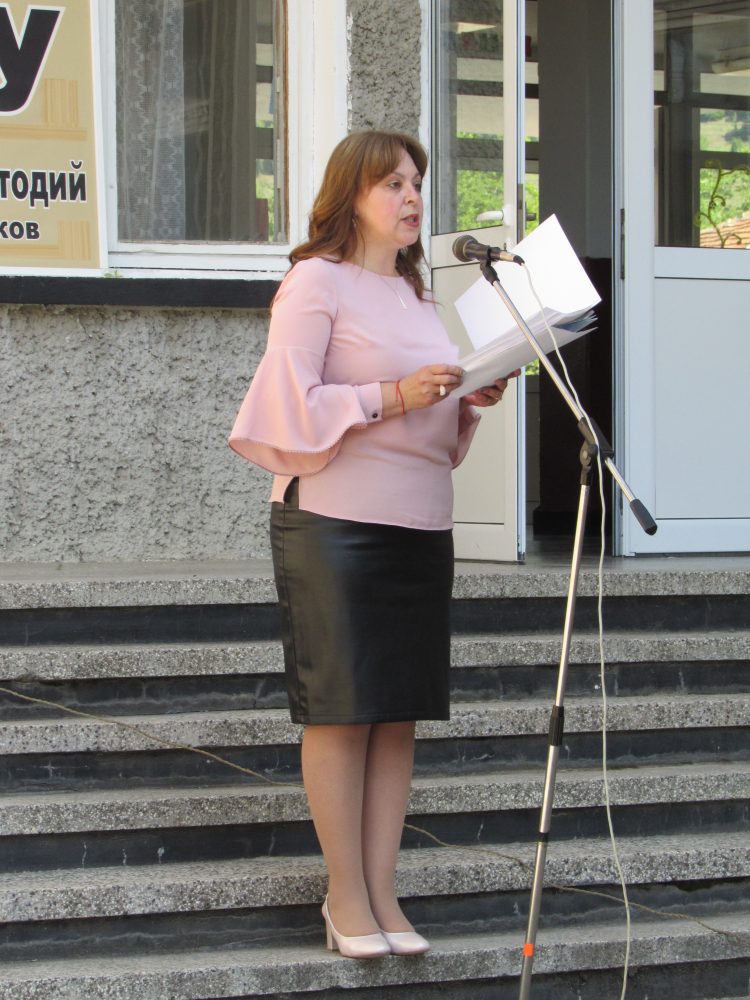 Вече 125 години школското звънче в Петко Славейков събира децата, за да се учат на четмо и писмо