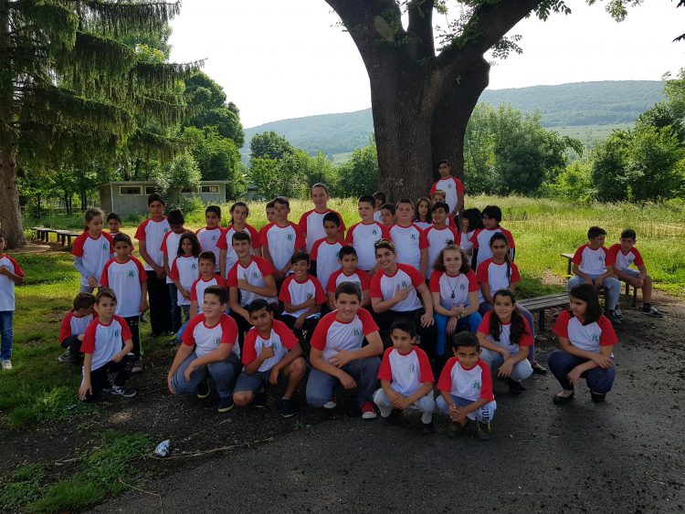 Вече 125 години школското звънче в Петко Славейков събира децата, за да се учат на четмо и писмо