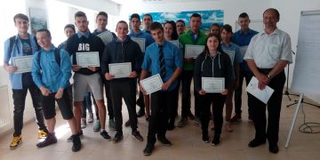 Ученици от ПГМЕТ със сертификати за завършено съдебно образование