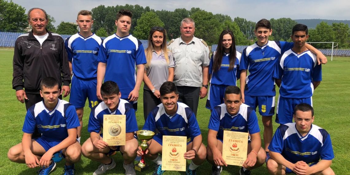 Младите огнеборци на ПГМЕТ “Ген. Иван Бъчваров” – областен първенец