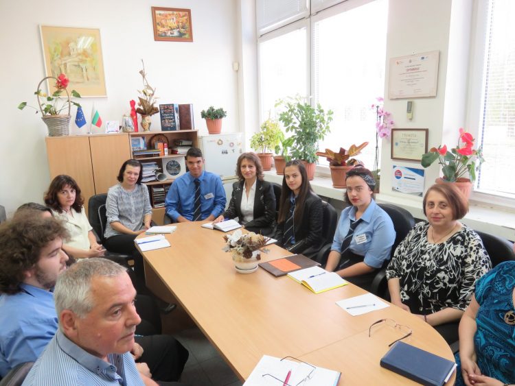 Ученици управляваха и преподаваха за ден в ПГМЕТ “Ген. Иван Бъчваров”