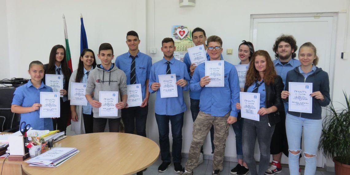 Ученици управляваха и преподаваха за ден в ПГМЕТ “Ген. Иван Бъчваров”