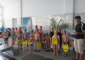 Много емоции край сините коридори в градското състезание по плуване