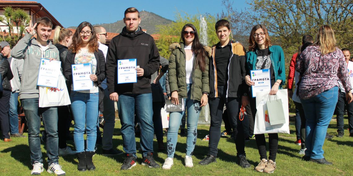 Ученици от СУ “В. Левски” – сред най-добрите в ИТ състезанието “Аз мога – тук и сега”