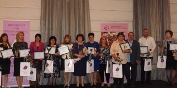 Старши учител Силвия Попова – със специална награда на СБУ от конкурса “Учител на годината”