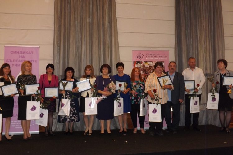 Старши учител Силвия Попова – със специална награда на СБУ от конкурса “Учител на годината”