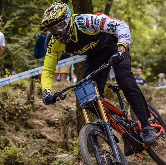 Стивиан Гатев с трето място в колоезденето след старта на Даунхил сезона