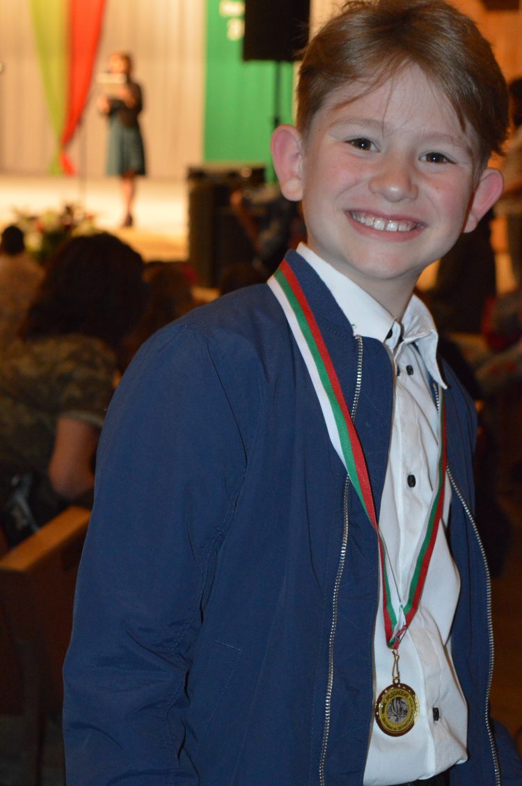 Златни медали спечелиха с патриотични песни Лъчезар и Мария от Детския комплекс