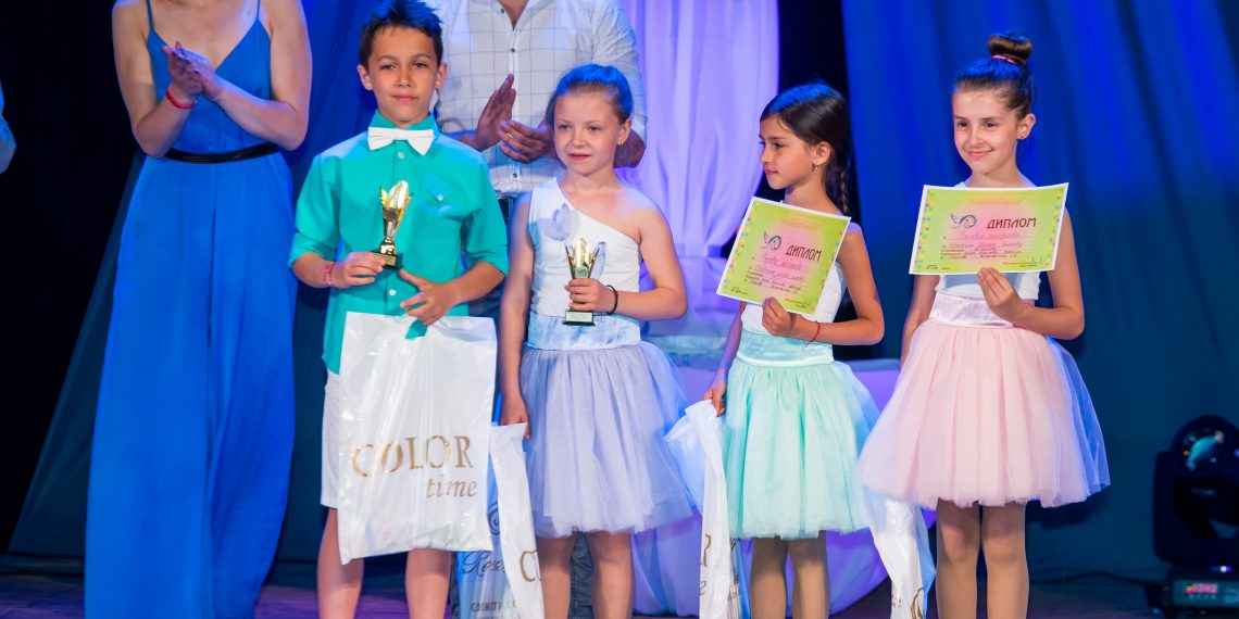 Неотразимите певци от Upstream Voices покориха сцената на „Петнадесет лалета“