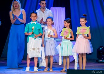 Неотразимите певци от Upstream Voices покориха сцената на „Петнадесет лалета“