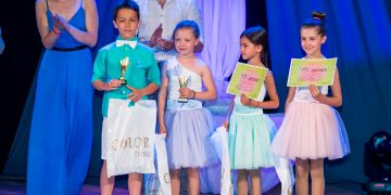 Неотразимите певци от Upstream Voices покориха сцената на „Петнадесет лалета“