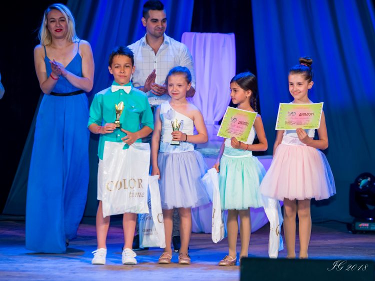 Неотразимите певци от Upstream Voices покориха сцената на „Петнадесет лалета“