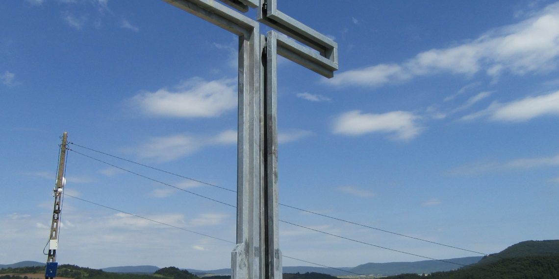 Свещен кръст доближи до Бога жителите на Горна Росица