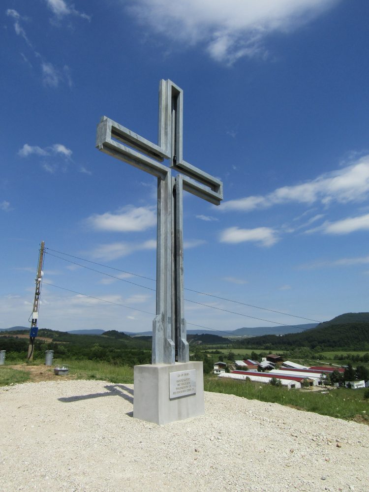 Свещен кръст доближи до Бога жителите на Горна Росица