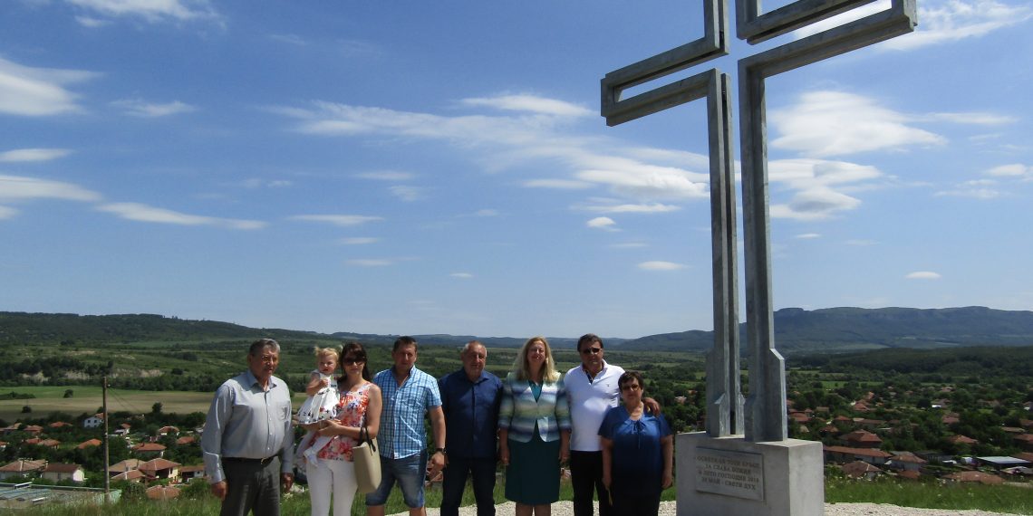 Свещен кръст доближи до Бога жителите на Горна Росица