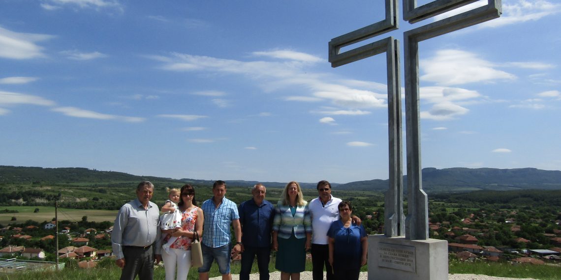 Свещен кръст доближи до Бога жителите на Горна Росица