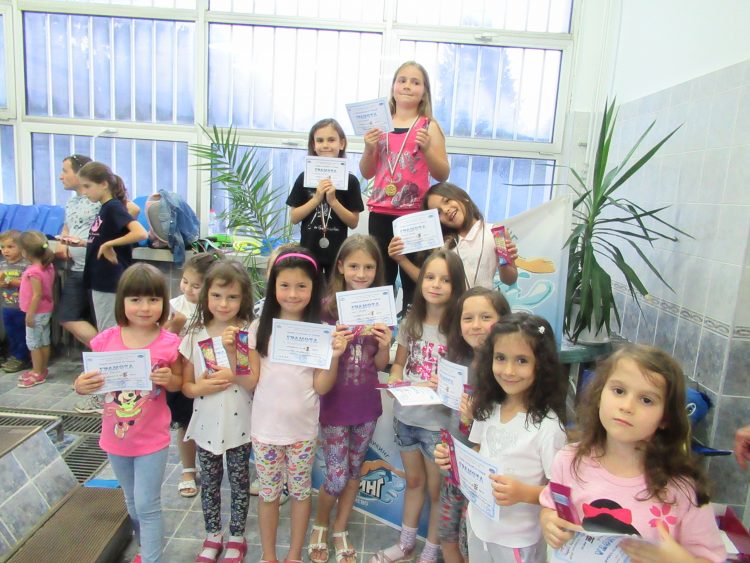 28 плувци мериха сили в първото състезание по скоростно плуване