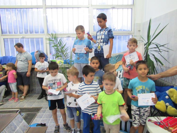 28 плувци мериха сили в първото състезание по скоростно плуване