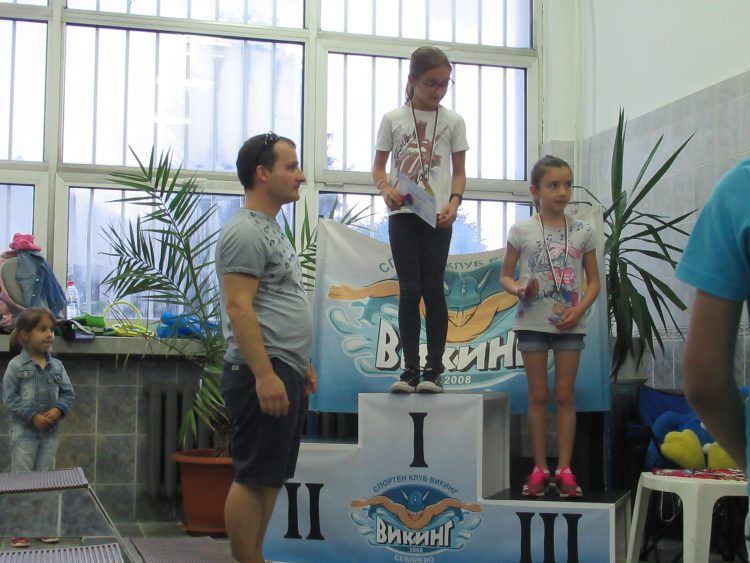 28 плувци мериха сили в първото състезание по скоростно плуване