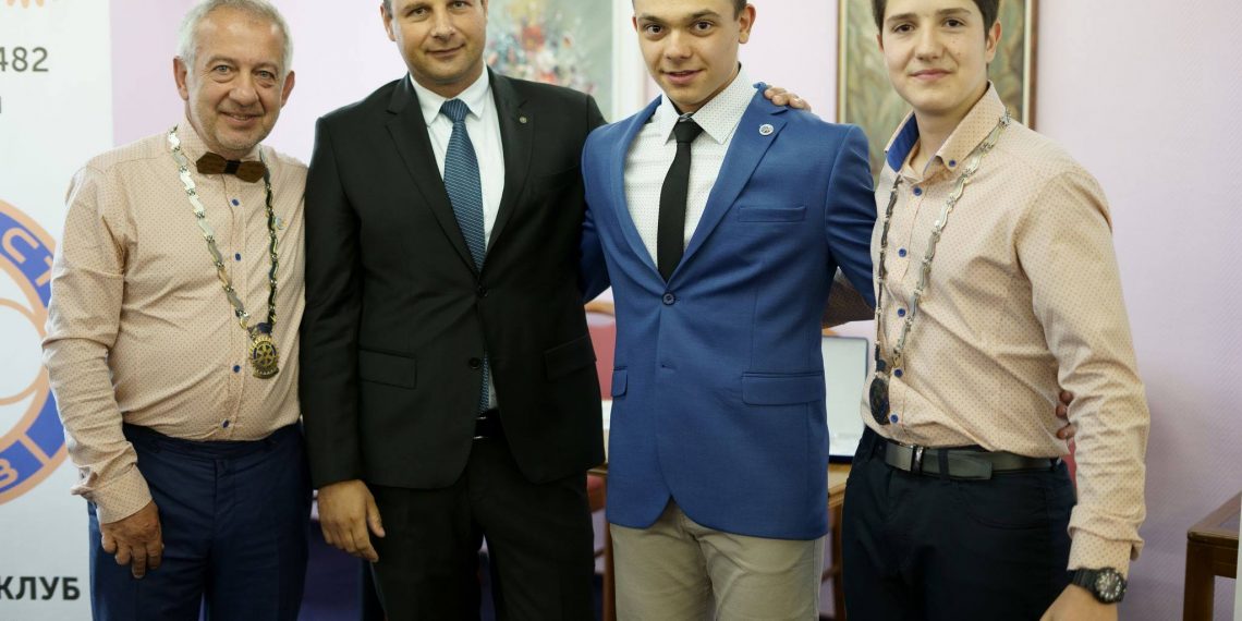 Тома Томев поема Ротари клуб, Веселин Конов – Интеракт