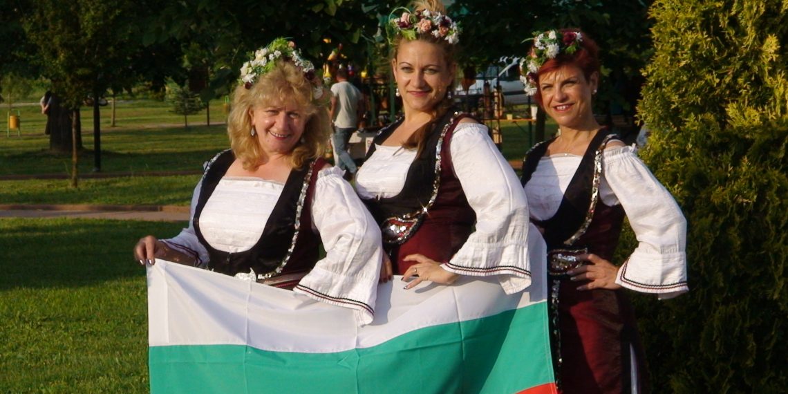 Песните на трио “Звън” радват мало и голямо из цяла България