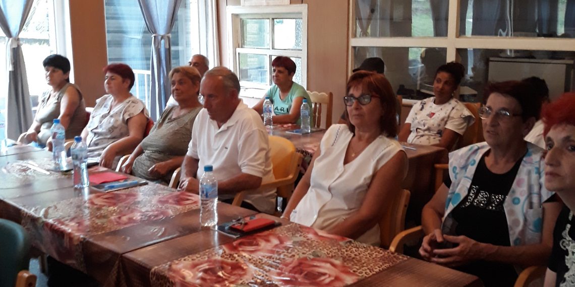 Практически насоки в грижите за възрастни получиха екипите на социалните домове